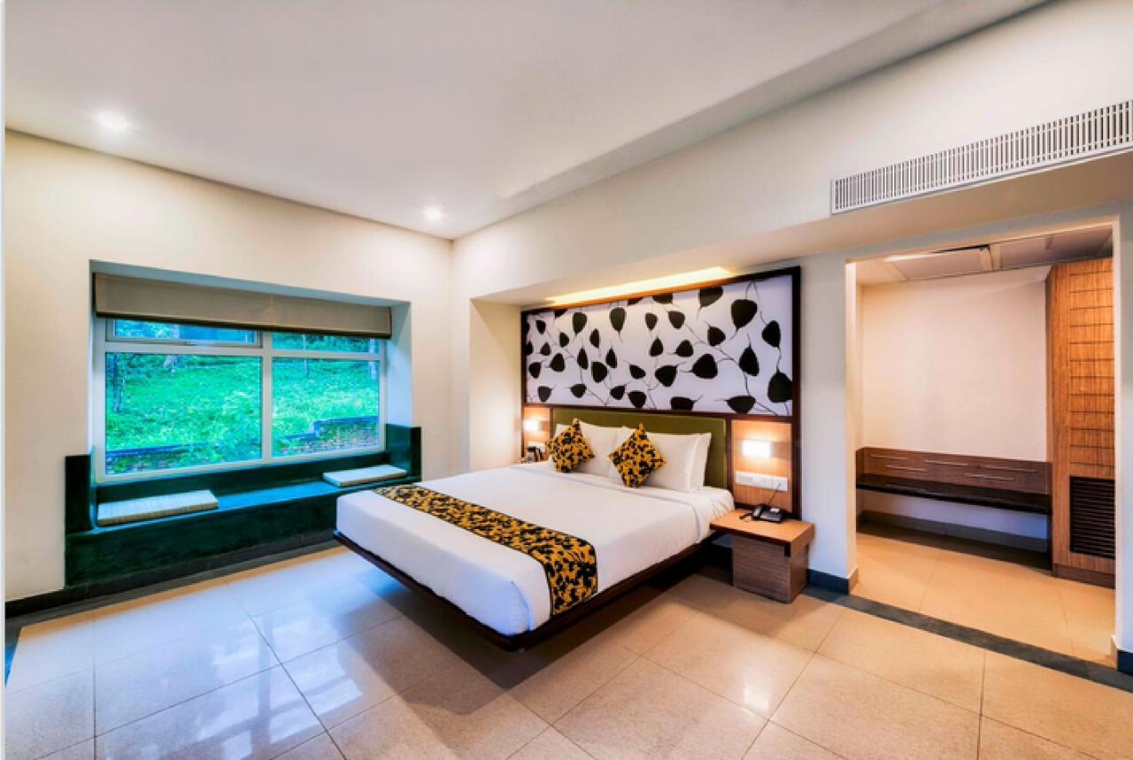 Sterling Wayanad Hotel Sultan Bathery Exterior photo